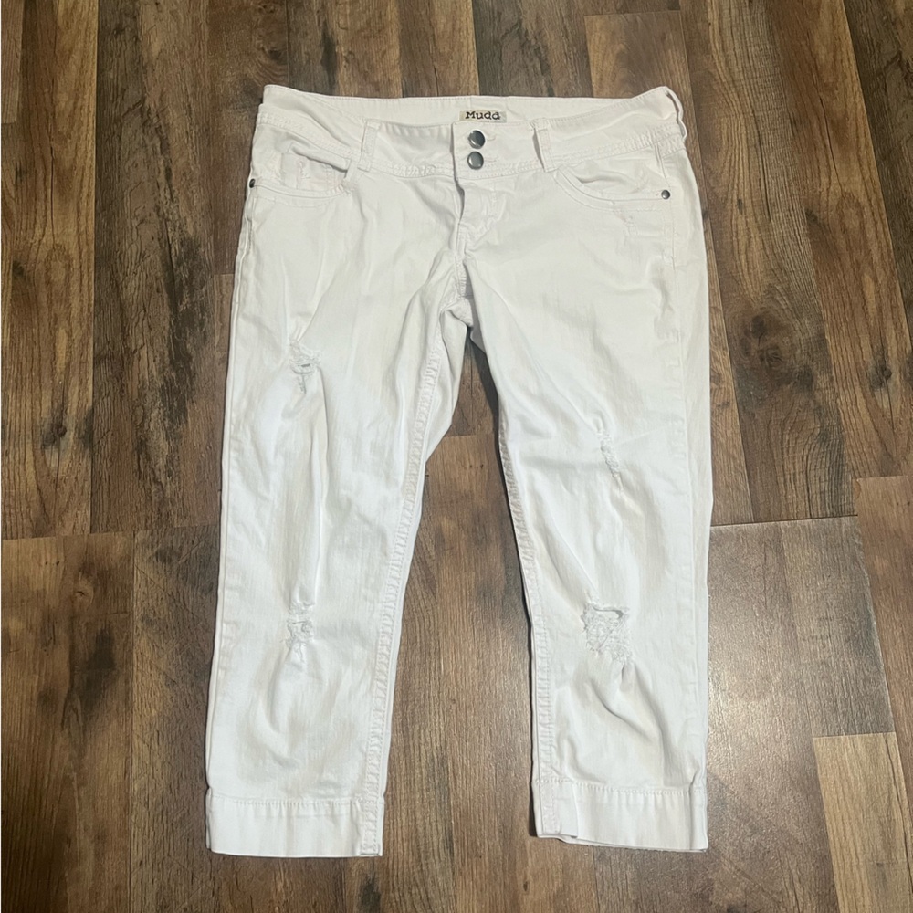 Mudd White Distressed capris